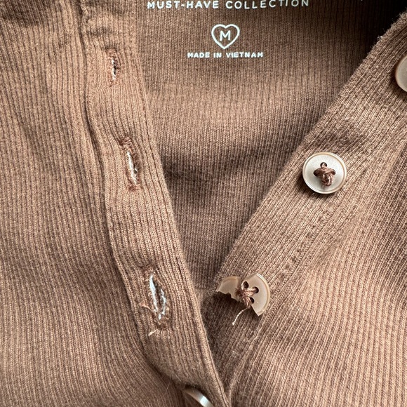 Hollister Chocolate Brown Ribbed Long Sleeves Henley NWT - Picture 5 of 5